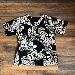 Women’s Made In Hawaii Tribal Print Scrub Top L